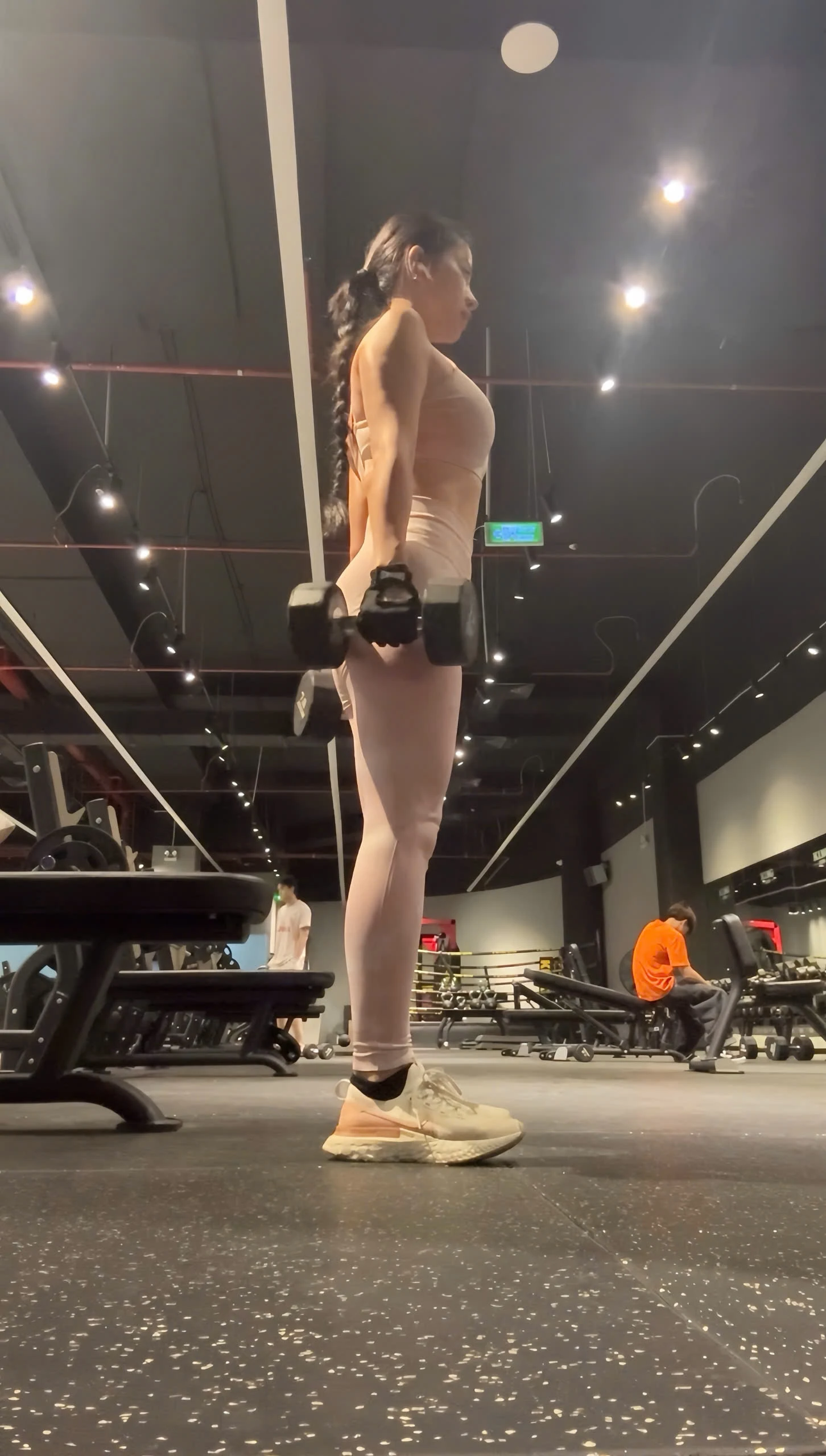 Nàng tiên cá tập gym, tập thở khắc nghiệt cho 25 phút biểu diễn - Hình 10