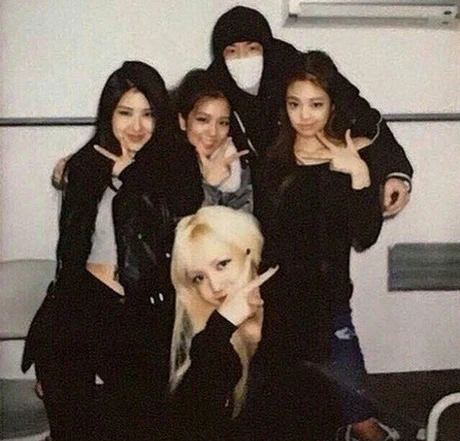 Người đàn ông ngầu nhất Kpop - Hình 4