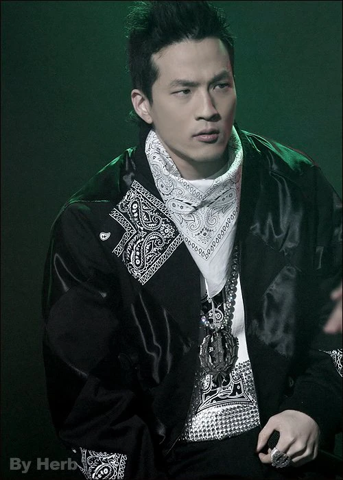 Người đàn ông ngầu nhất Kpop - Hình 2