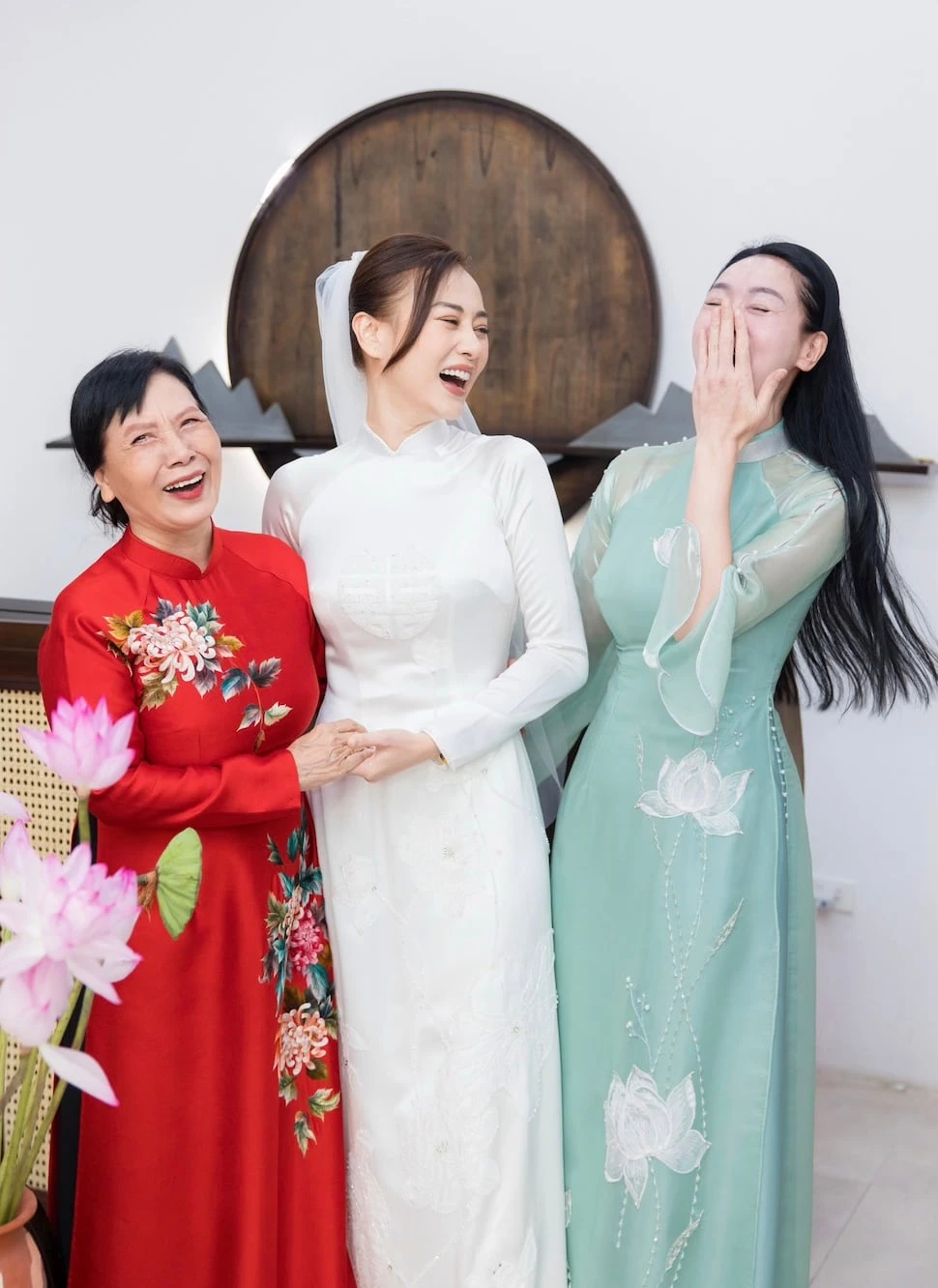 Cách mẹ chồng đối đãi với Phương Oanh - Hình 1