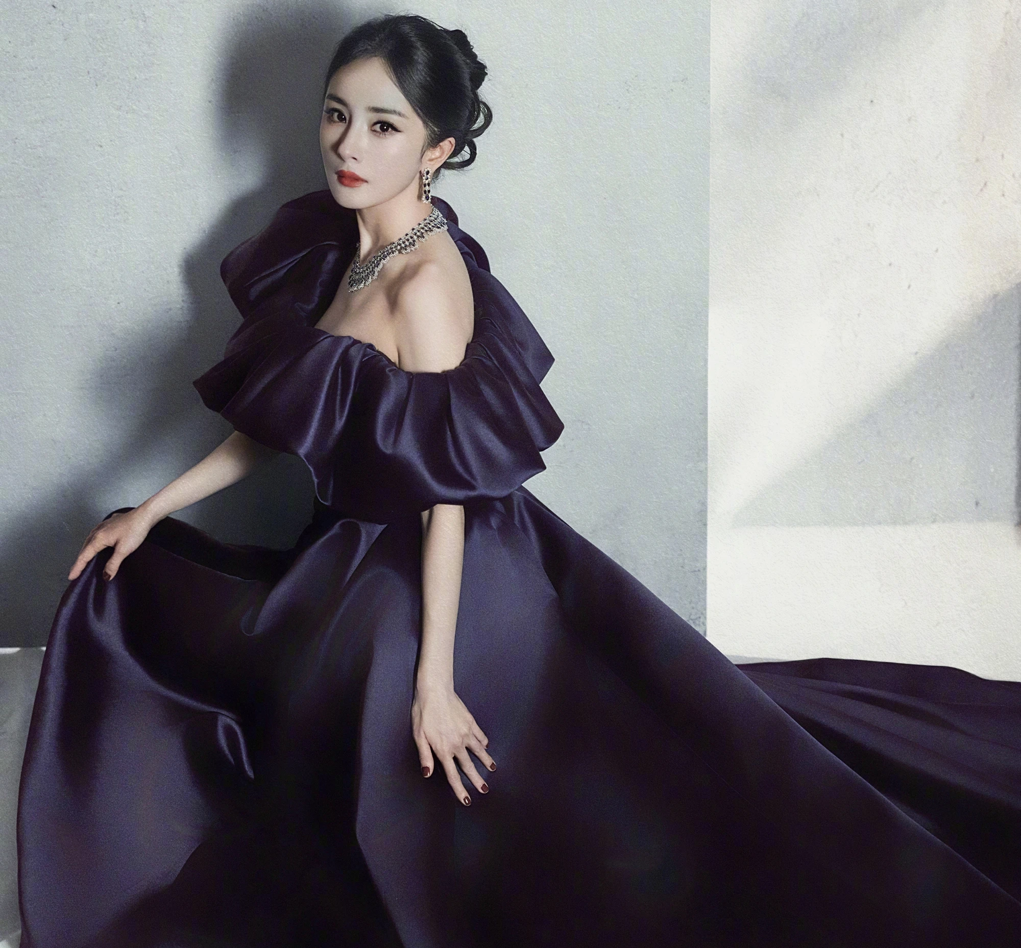 Mỹ nhân đẹp nhất Đêm hội Weibo: Thần thái cao sang như dát vàng lên mặt, đỉnh phát hờn luôn đấy - Hình 4