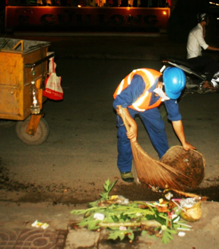 Công nhân quét rác nhặt túi 1,4 tỷ, hành động cuối cùng khiến ai cũng ngỡ ngàng - Hình 4