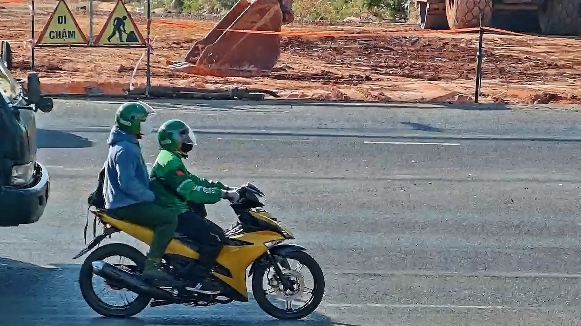 Hơn 5.000 tin nhắn, khen thưởng 5 người dân trong vụ cướp ngân hàng ở Gia Lai - Hình 3