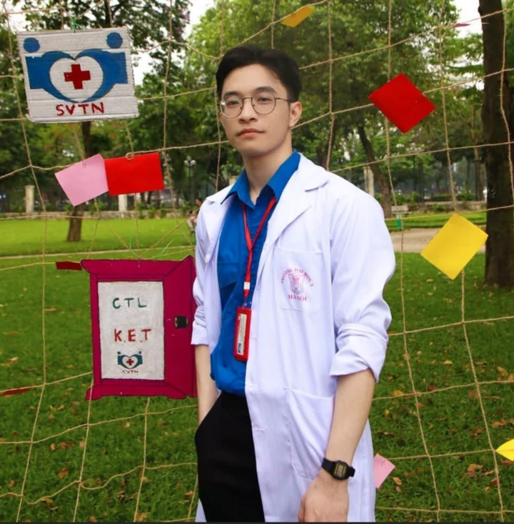 Thủ khoa đầu ra Đại học Y Hà Nội: Rẽ hướng phút chót, về đích ngoạn mục - Hình 1