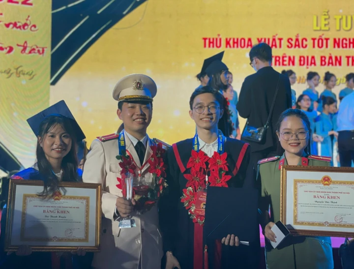 Thủ khoa đầu ra Đại học Y Hà Nội: Rẽ hướng phút chót, về đích ngoạn mục - Hình 2