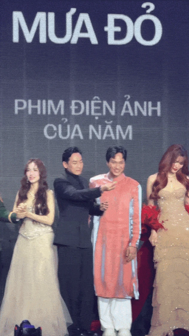 Mưa Đỏ chiến thắng rực rỡ tại WeChoice Awards 2025 - Hình 1