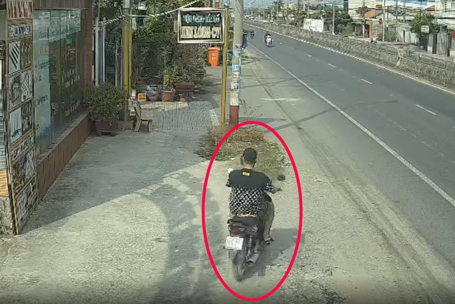 Truy tìm kẻ trộm xe, chạy ngược chiều trên quốc lộ ở Tây Ninh - Hình 1