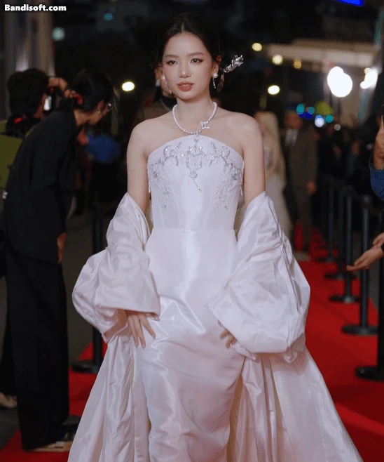 Mỹ nhân duy nhất xứng đáng là thần tiên tỷ tỷ ở WeChoice Awards 2025, mọi đường nét đều chuẩn tuyệt tác trời ban - Hình 4