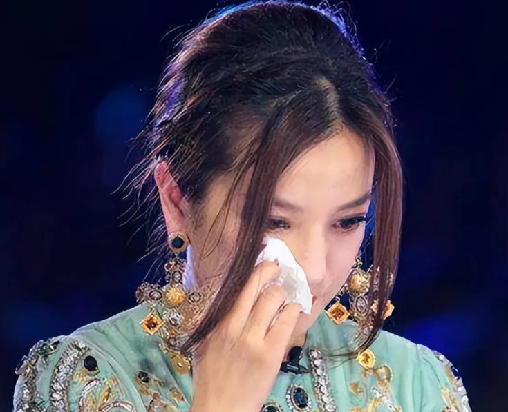 Nữ diễn viên phim giờ vàng bị cấm sóng vô thời hạn: 48 bộ phim bị xoá sổ, 1.900 tỷ biến mất sau 1 đêm - Hình 3