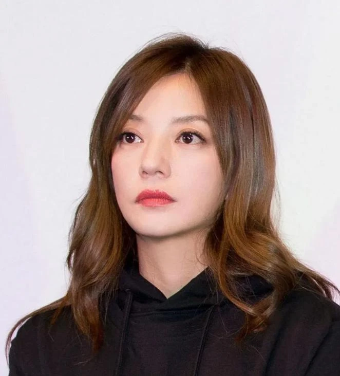 Nữ diễn viên phim giờ vàng bị cấm sóng vô thời hạn: 48 bộ phim bị xoá sổ, 1.900 tỷ biến mất sau 1 đêm - Hình 1