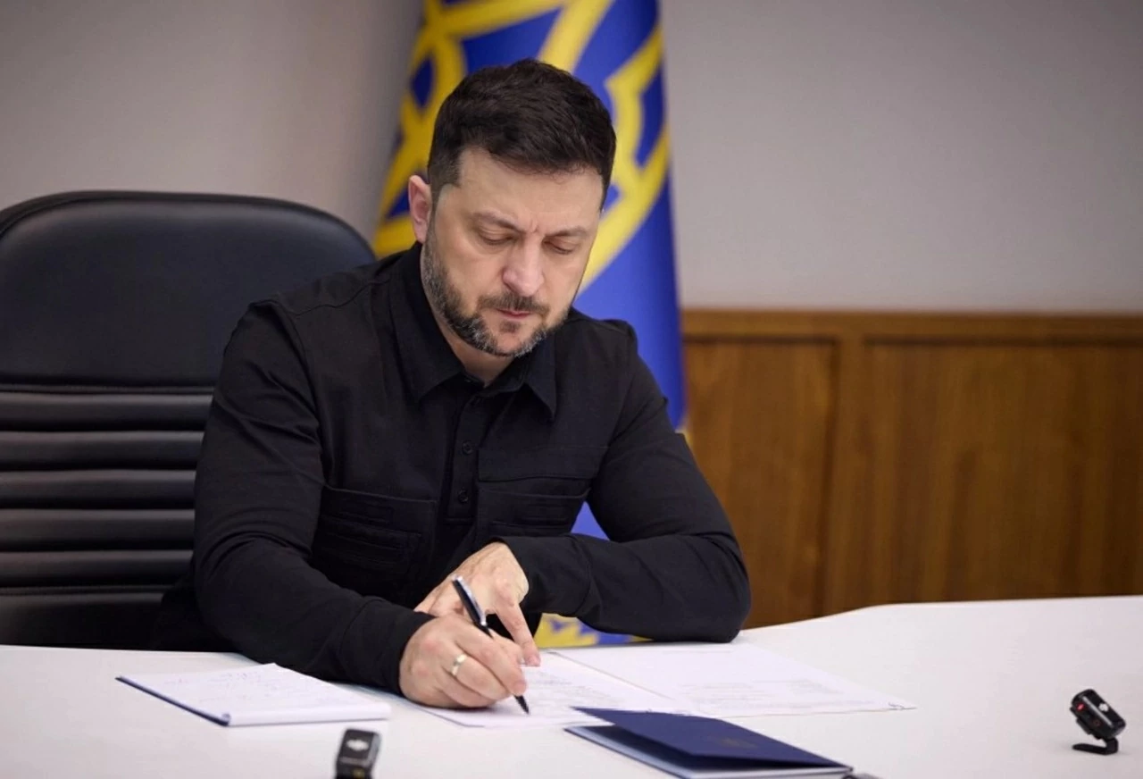 Ukraine trừng phạt 10 công ty vận tải và hậu cần của Nga - Hình 1