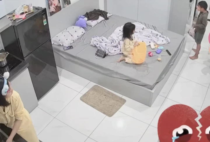 Cậu bé bật khóc vì nhớ bố đã khuất, cái ôm của mẹ kế khiến dân mạng rơi lệ - Hình 1