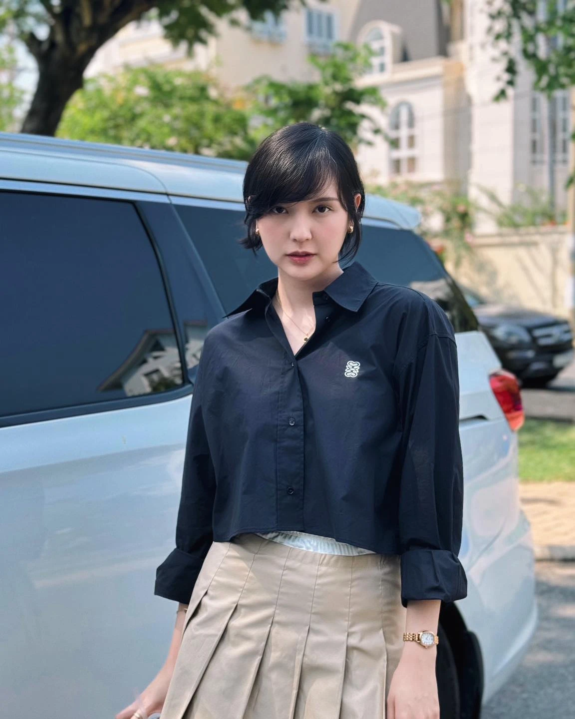 Ồn ào chuyện ăn mặc của Hải Tú - Hình 16