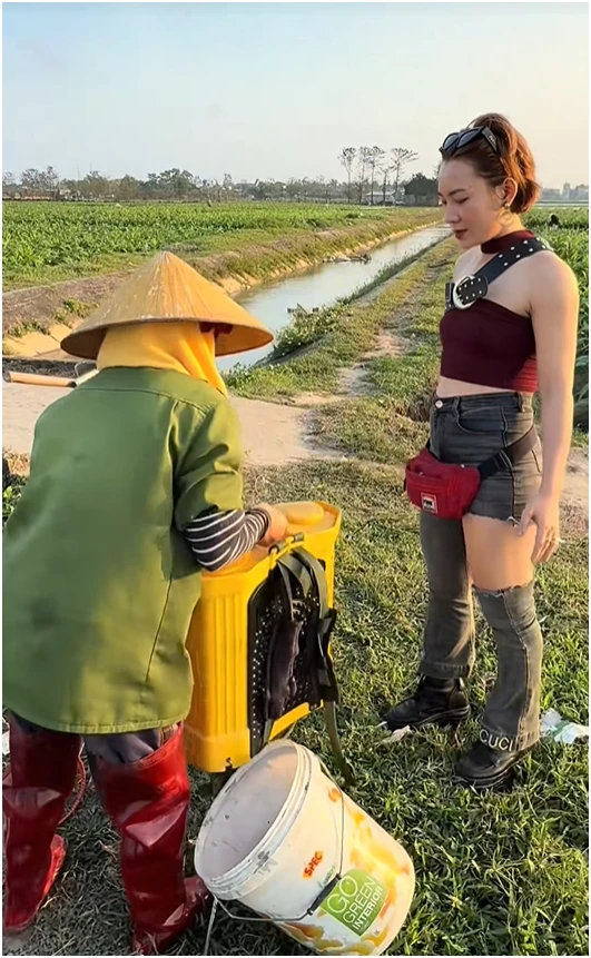 Đóng giả khách Hàn đòi bà cô dẫn đi khám phá nghĩa trang, diễn biến sau đó hút 10 triệu lượt xem - Hình 4