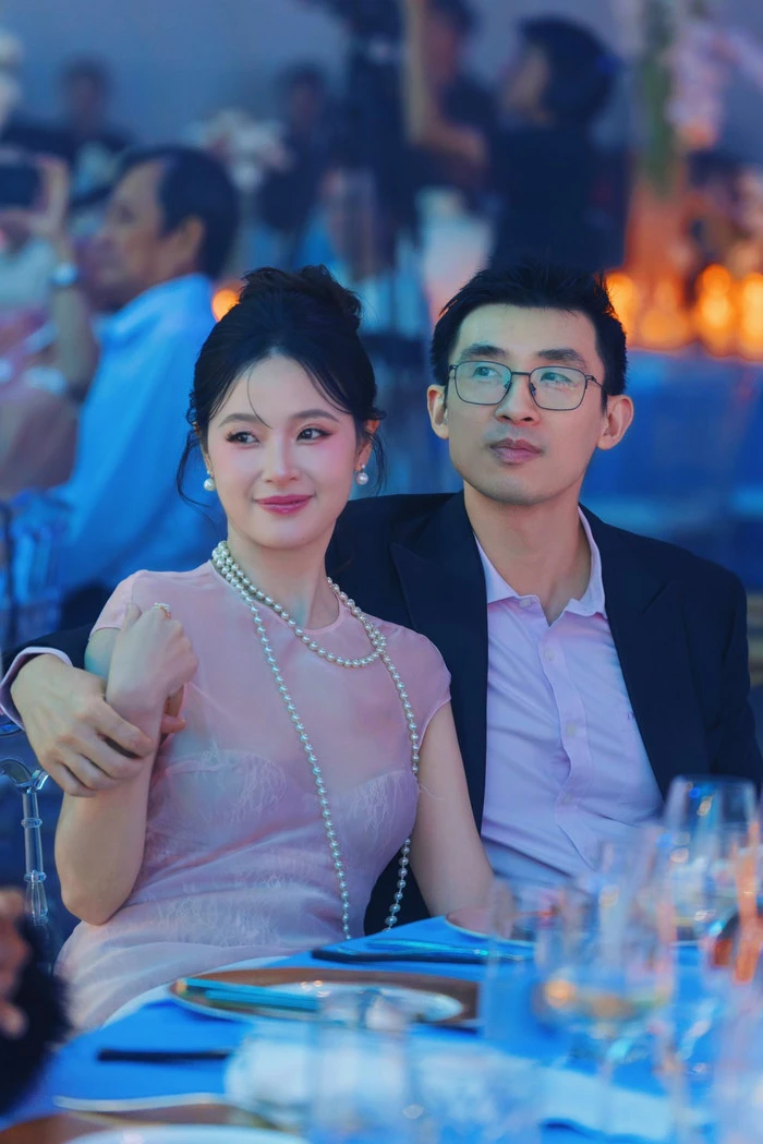 Visual hack tuổi gây thương nhớ của Midu khi lên giảng đường - Hình 5