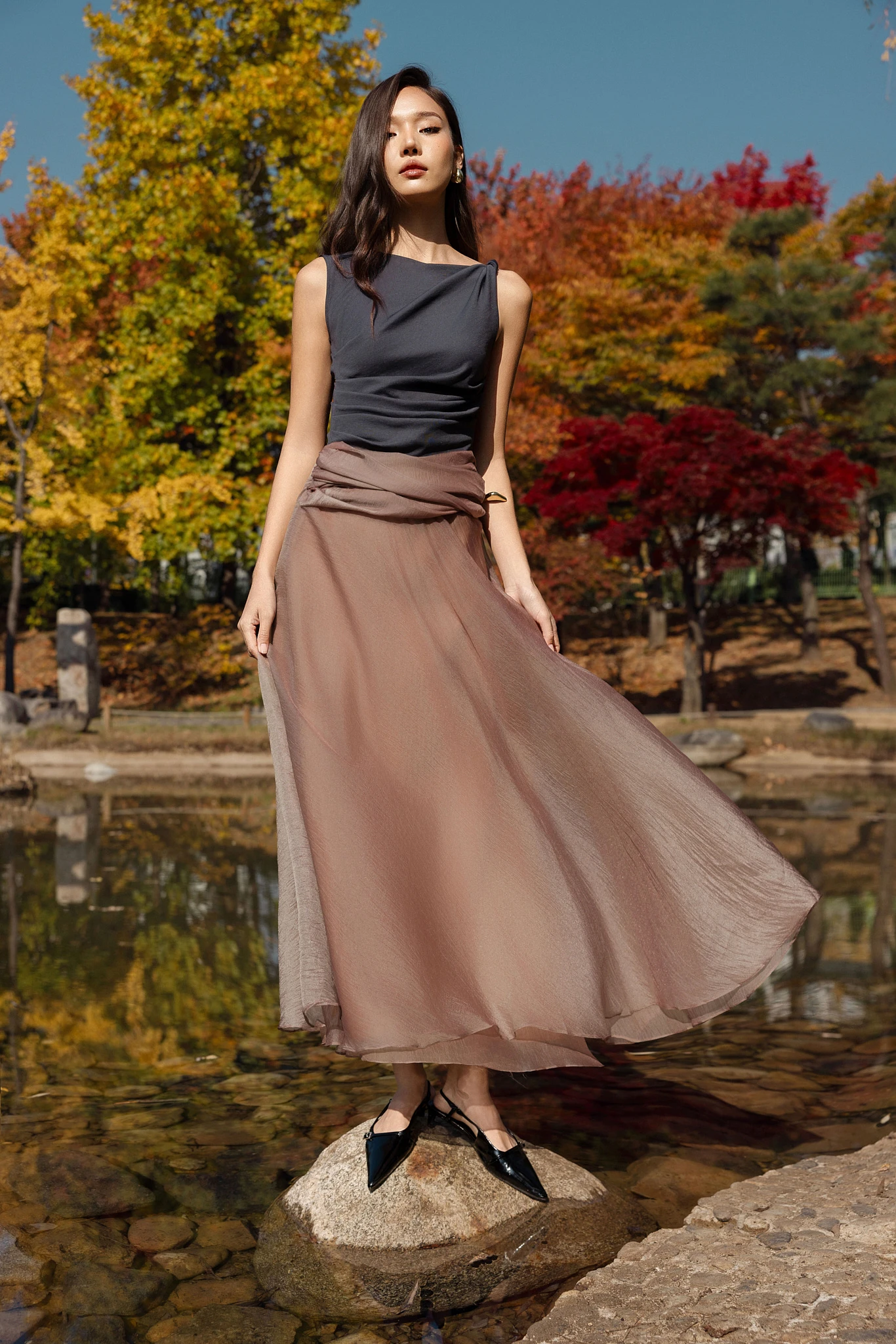 Diện mạo mùa xuân tươi sáng từ chân váy dáng dài - Hình 2