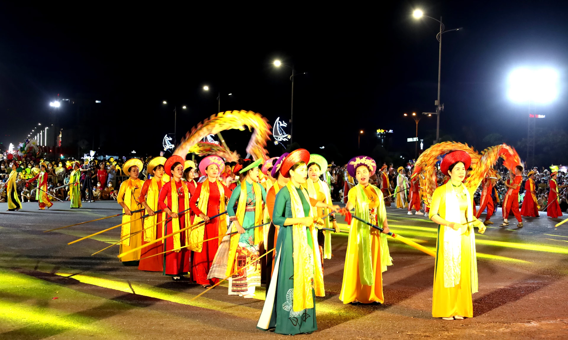 Đồng Hới mùa biển gọi - Hình 1