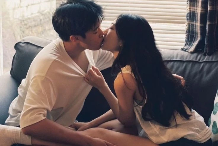 Vợ nghiện xem phim người lớn trước mỗi lần gần gũi, tôi phải làm sao? - Hình 1