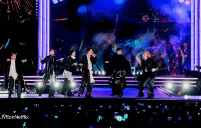 Netizen nói gì về concert miễn phí 42.000 người của BTS: Choáng ngợp và hạnh phúc là chưa đủ! - Hình 1