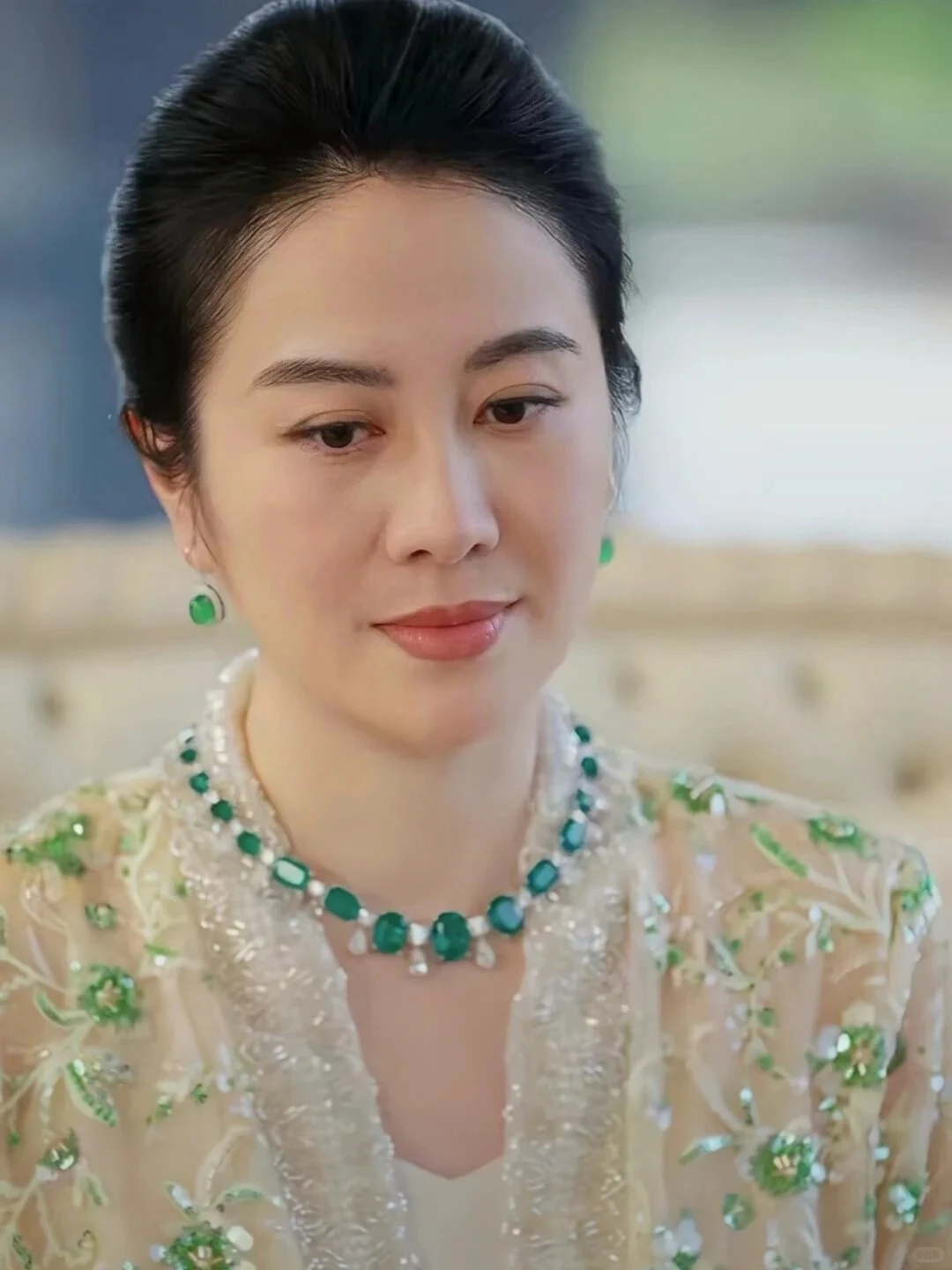 Phim ngắn Hoa ngữ giờ cuốn thế sao: Bóc giá set trang sức ngọc bích của Diệp Tuyền mới ngã ngửa vì sự thật này! - Hình 2