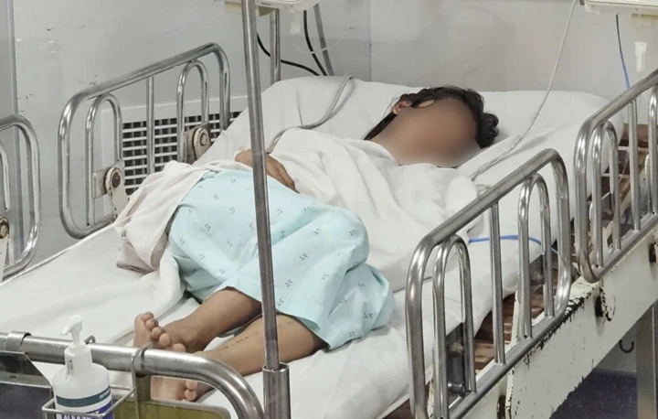 Cứu bé gái nhiễm não mô cầu nguy kịch sau khi tiếp xúc ca tử vong - Hình 1