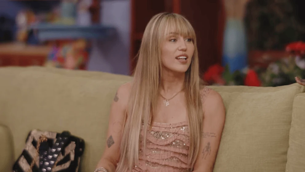 Đây chính là biểu tượng Hannah Montana sau 2 thập kỷ, nhan sắc U40 bẻ cong thời gian! - Hình 4