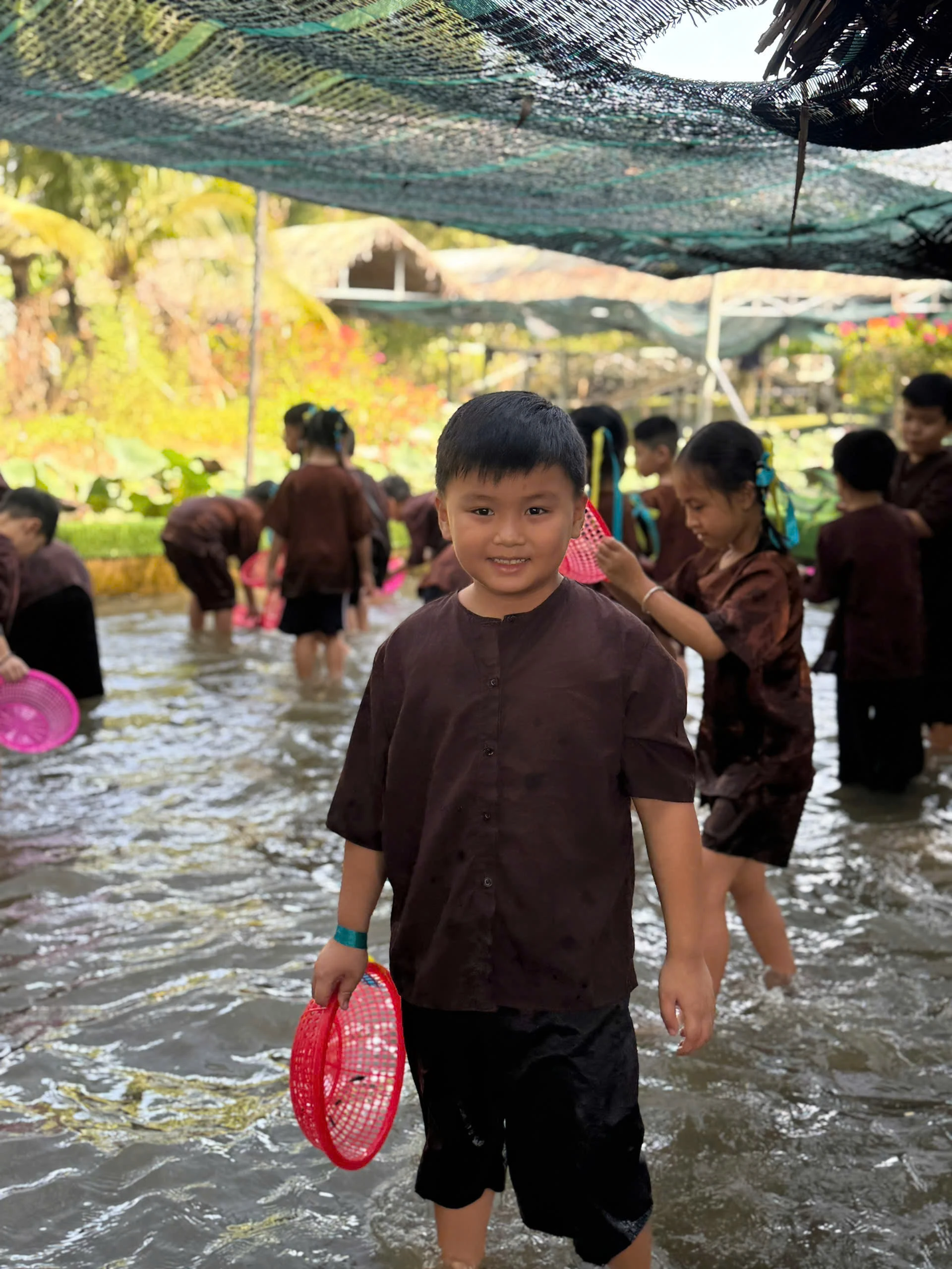 Bé trai lớp 1 ở TP.HCM gây sốt với series tiêu 20K mẹ cho, có sổ ghi chép chi tiêu theo ngày - Hình 7