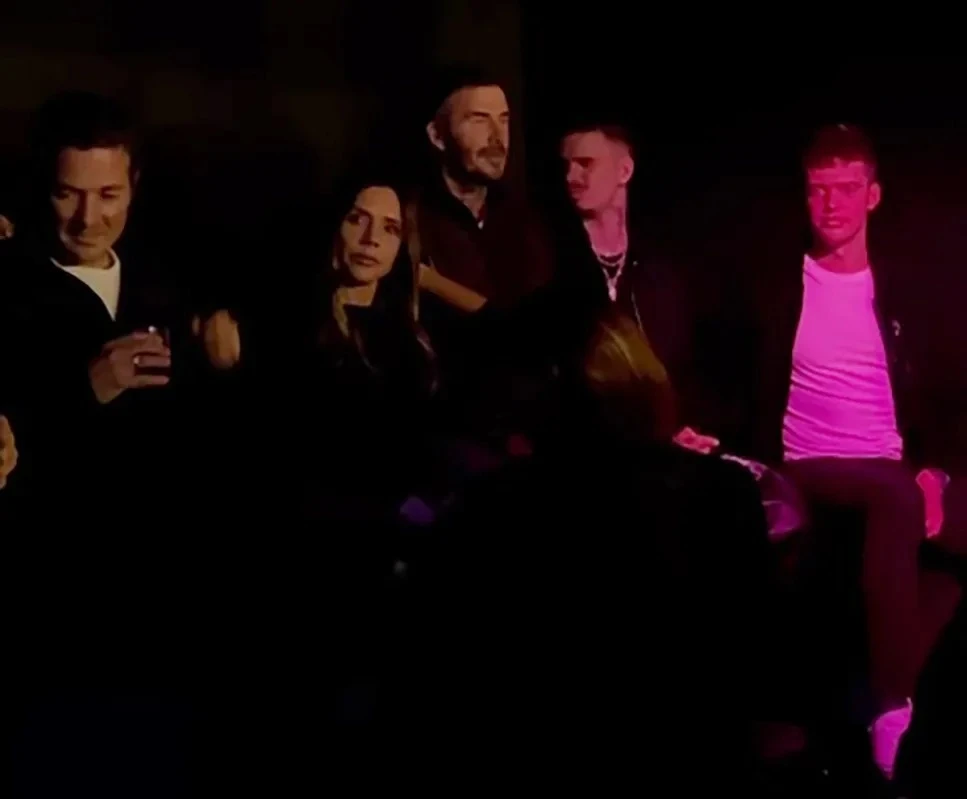 Romeo Beckham khóc vì Brooklyn? - Hình 1