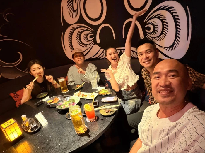 Ninh Dương Lan Ngọc vui vẻ bên người thương - Hình 2