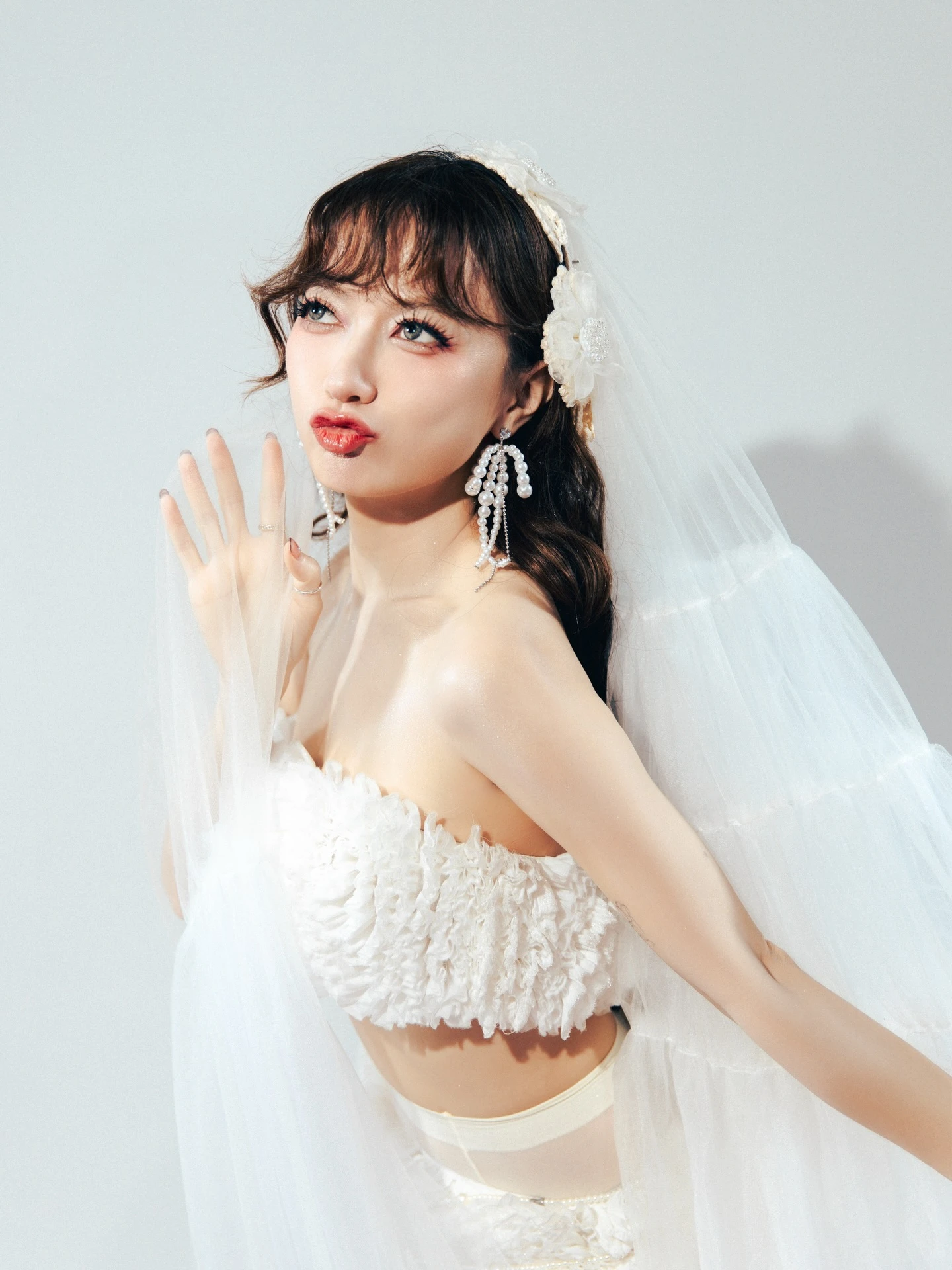 Lộ clip nữ ca sĩ Việt thử váy cưới, chuẩn bị kết hôn với chồng Việt kiều - Hình 5