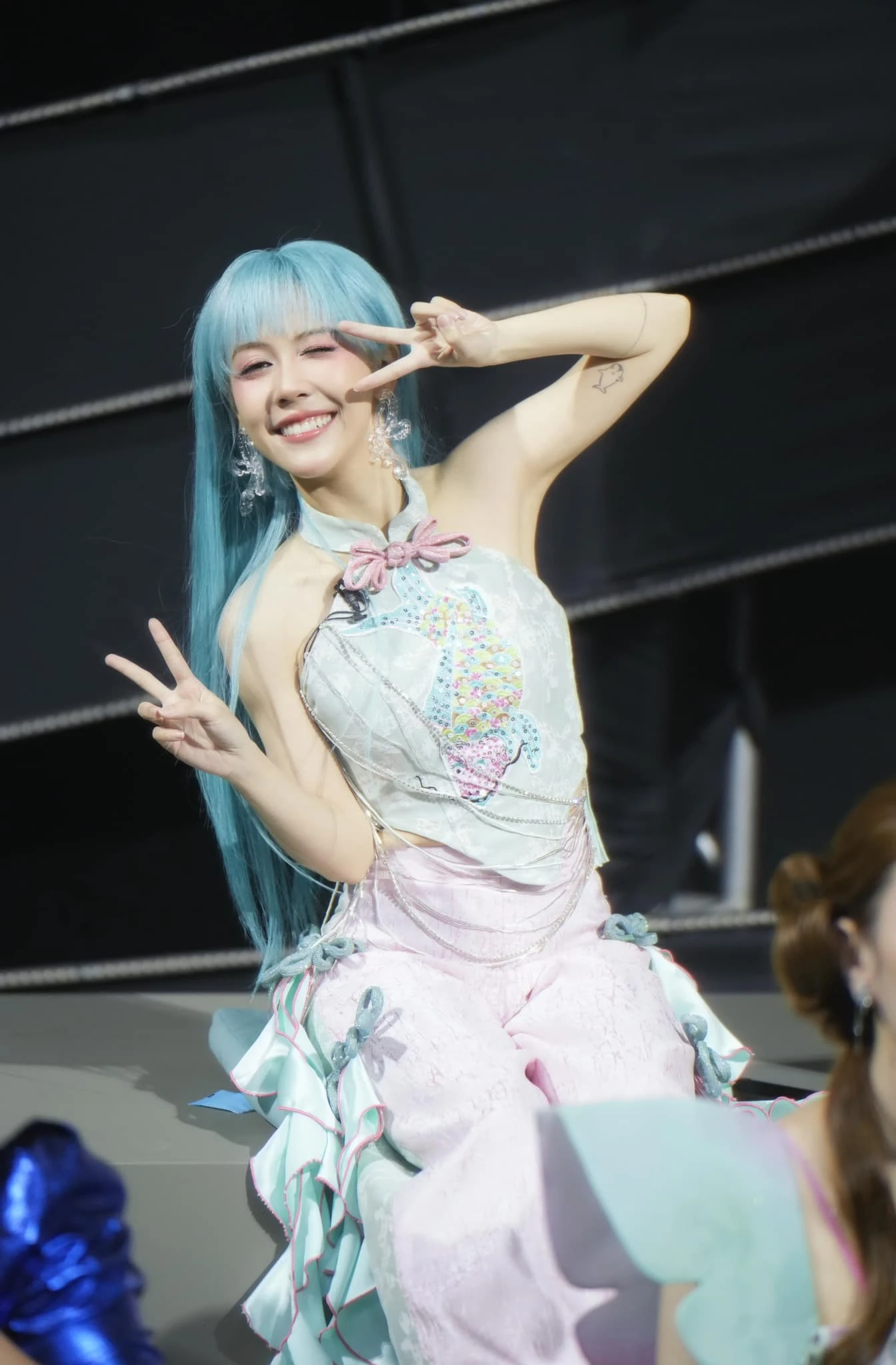 Nữ nghệ sĩ 3.6 tỷ views: Gia đình 3 đời làm quân nhân, tuổi 30 mới tìm được hướng dẫn sử dụng nhan sắc - Hình 10