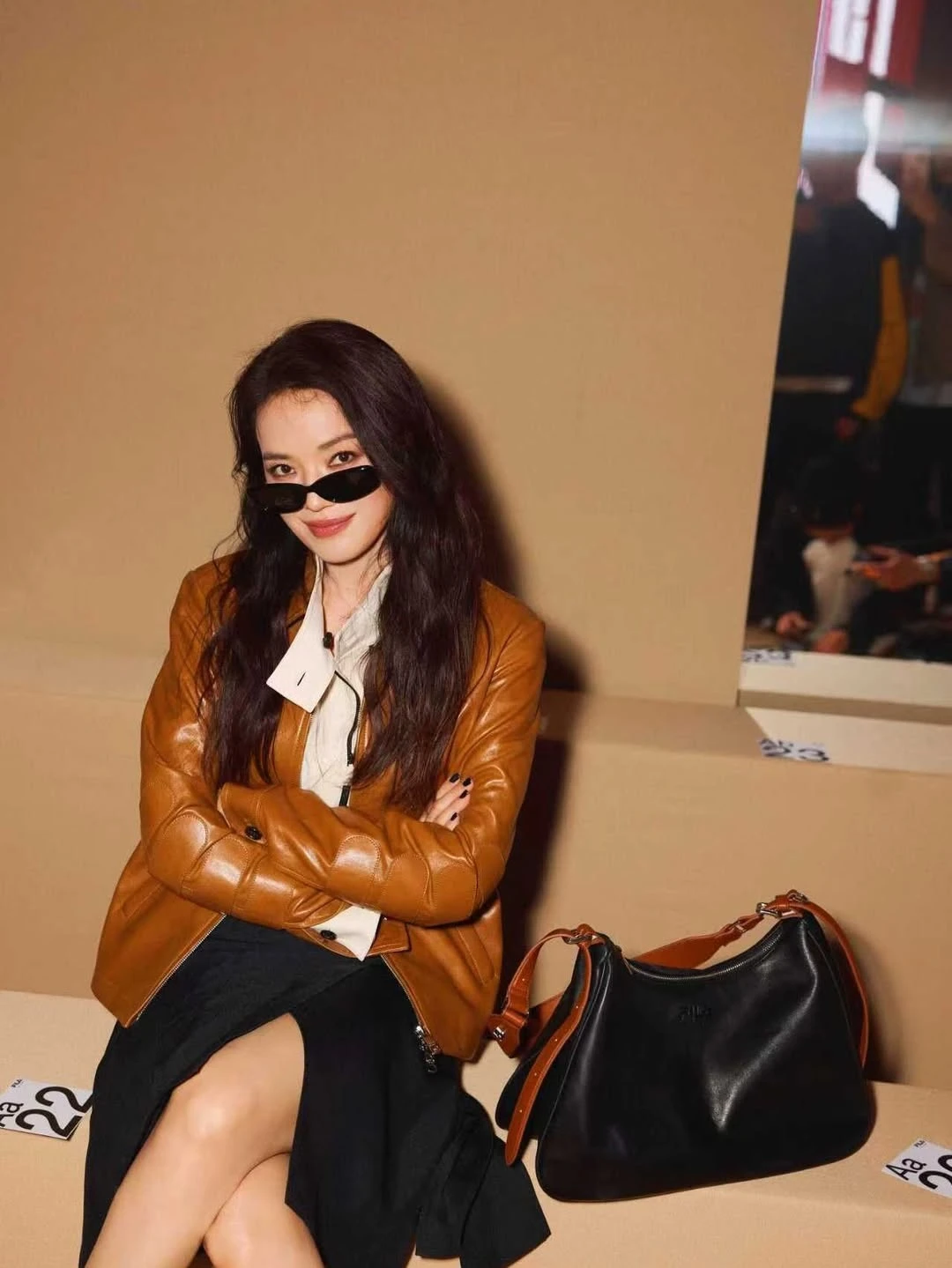 Thư Kỳ tuổi 50: Nhan sắc rực rỡ như bị thời gian bỏ quên - Hình 4