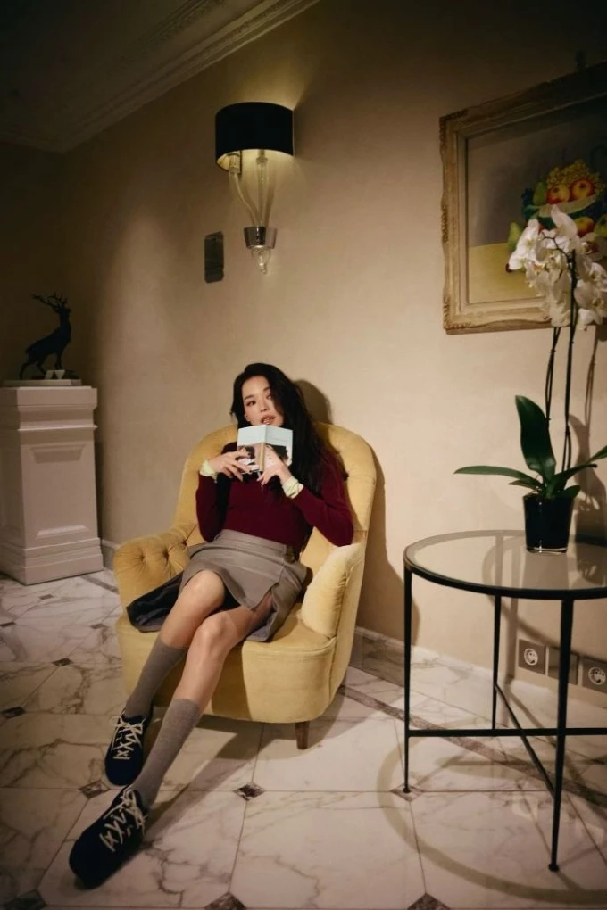 Thư Kỳ tuổi 50: Nhan sắc rực rỡ như bị thời gian bỏ quên - Hình 9