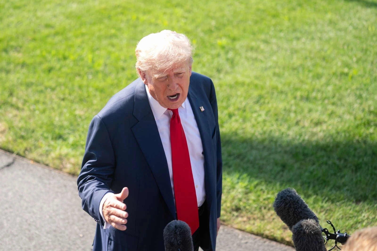 Tổng thống Trump nói Mỹ có thể duy trì chiến dịch quân sự vô thời hạn - Hình 1