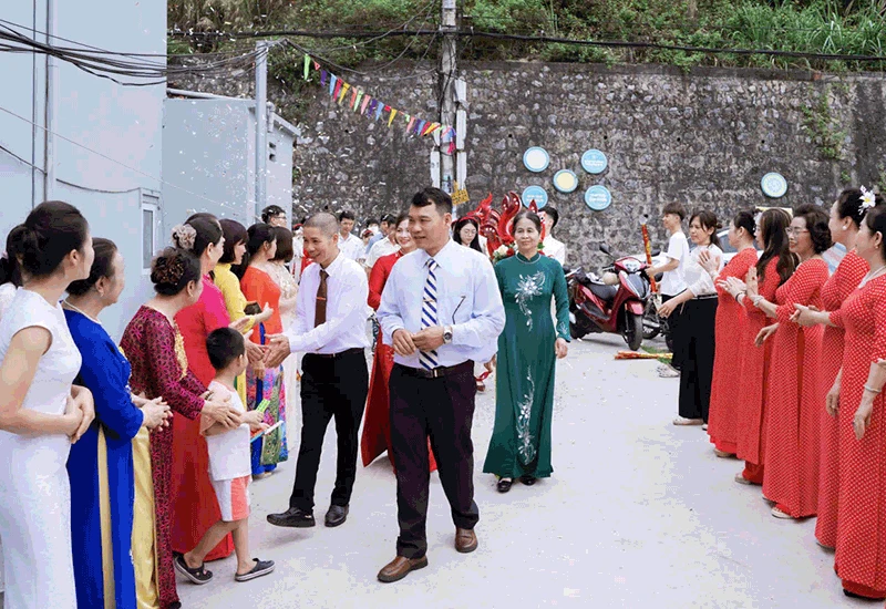 Đám cưới vắng cô dâu, chú rể ở Quảng Ninh, hai họ tự trao dâu, nhận rể - Hình 5