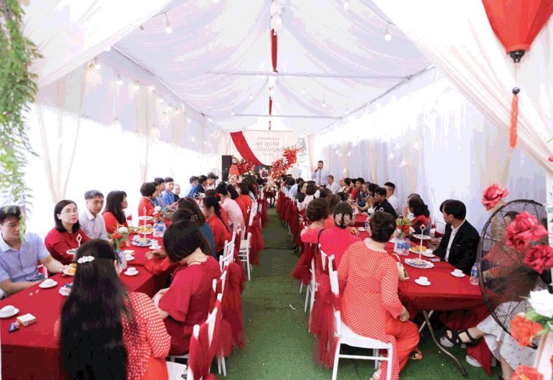 Đám cưới vắng cô dâu, chú rể ở Quảng Ninh, hai họ tự trao dâu, nhận rể - Hình 6