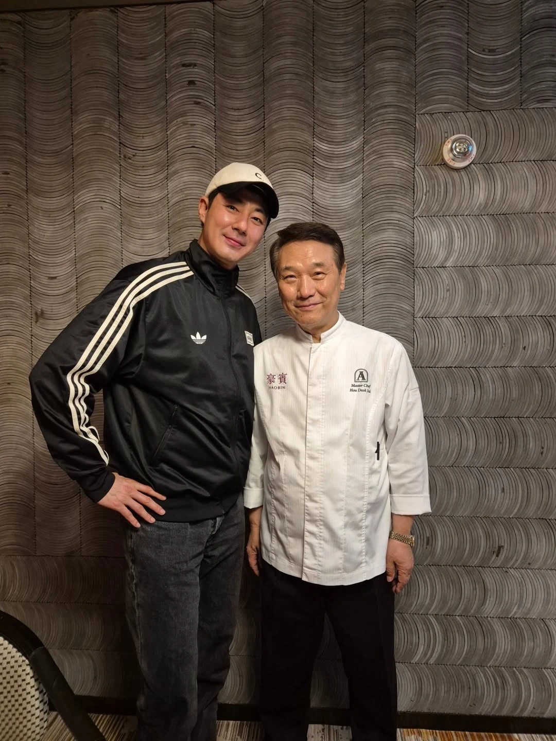 Jo In Sung lộ ảnh hẹn hò Jang Won Young kém 23 tuổi, showbiz đón cặp đôi chú cháu đẹp nhất lịch sử? - Hình 1