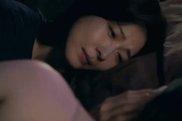 Mọi thứ như hoá điên khi Ha Ji Won hôn mỹ nhân đẹp nhất thế giới, ai dám viết ra kịch bản này vậy? - Hình 2