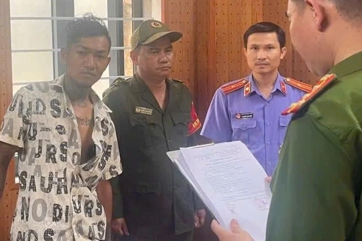 Nửa đêm đột nhập phòng trọ của phụ nữ, dùng dao khống chế cướp tài sản - Hình 1