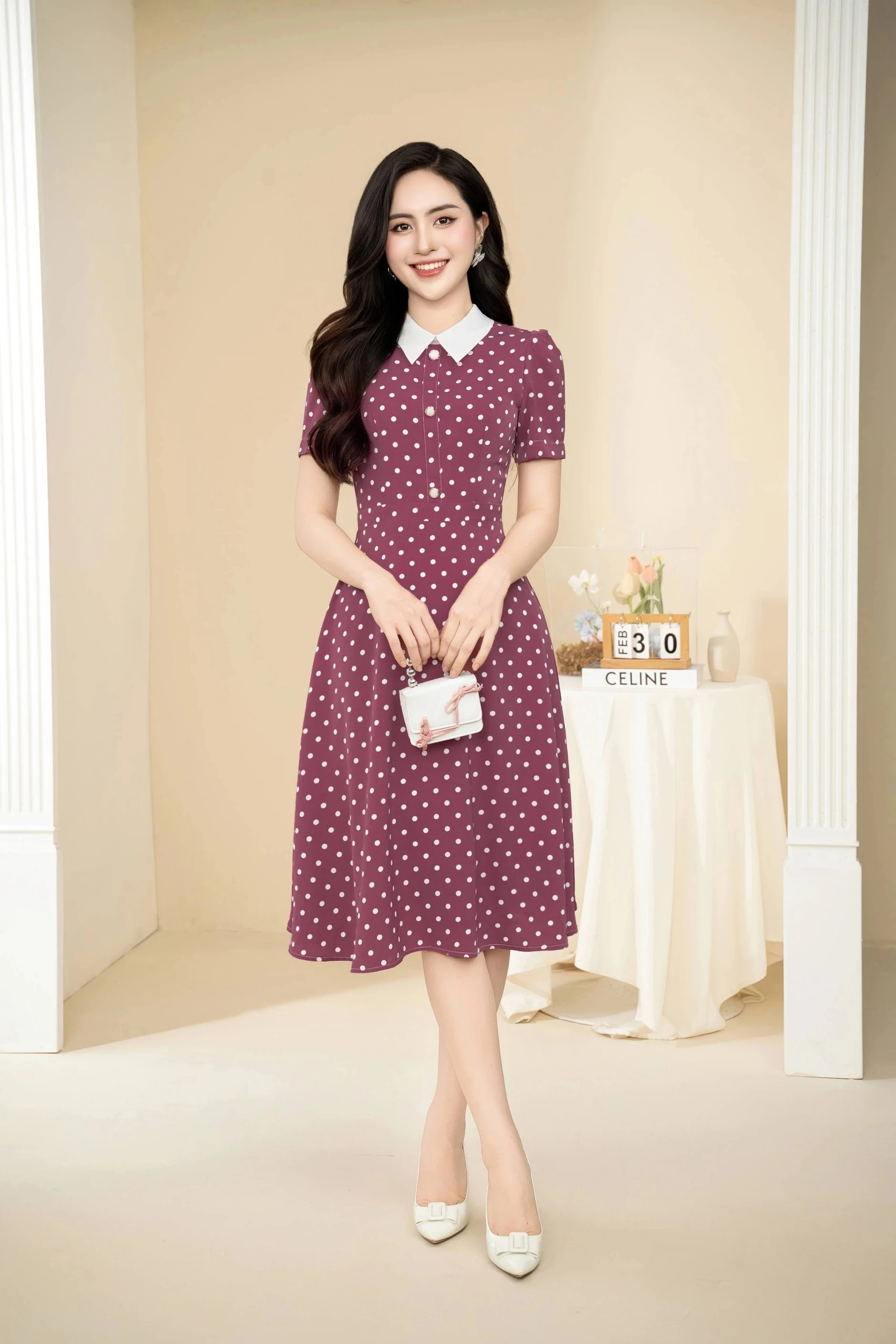 Rạng rỡ với váy họa tiết chấm bi cho những ngày giao mùa - Hình 8