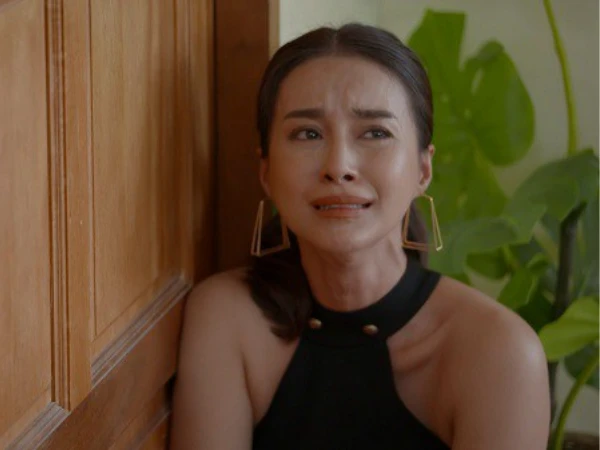 Nghe tiếng khóc nhà hàng xóm, chồng vứt bát cơm lao đi như bay, tôi chạy theo thì chết lặng trước cảnh tượng bên trong - Hình 1