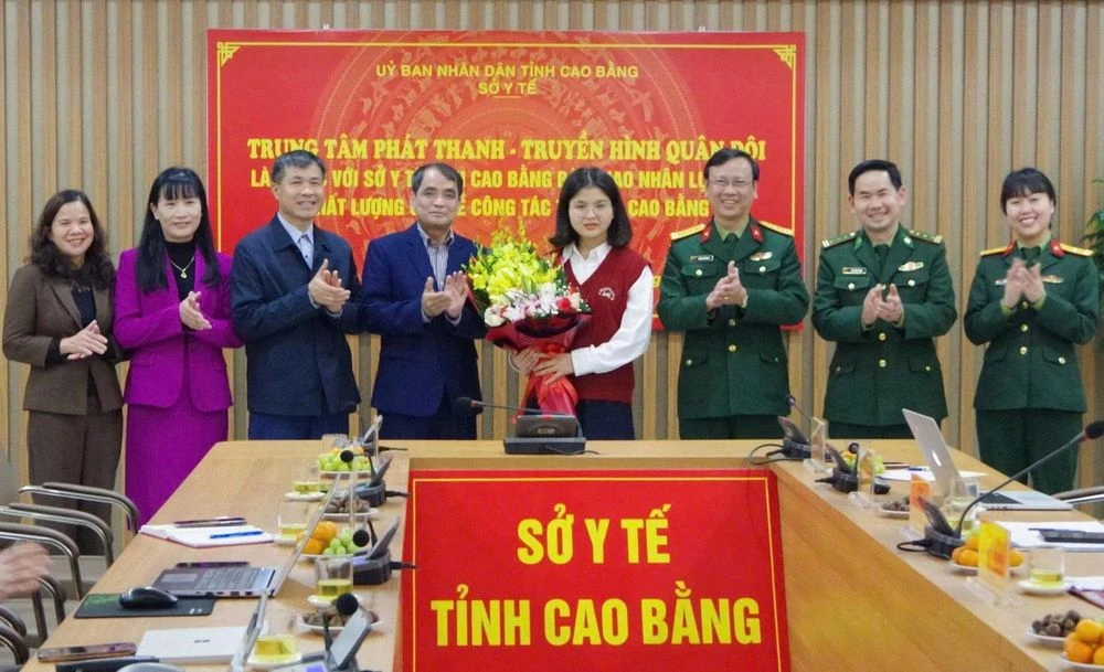 Cô học trò nghèo trở thành bác sĩ nhờ tấm lòng của những người lính - Hình 1