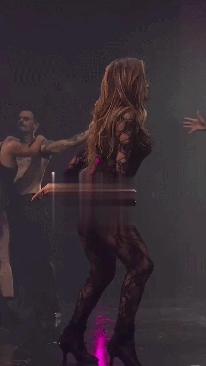 Ngoại hình gây sốc của mỹ nhân đẹp nhất thế giới, 56 tuổi vẫn gây tranh cãi - Hình 6