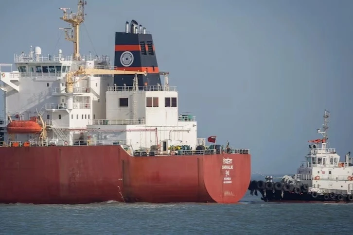 Iran cho phép tối đa 15 tàu qua eo biển Hormuz mỗi ngày - Hình 1
