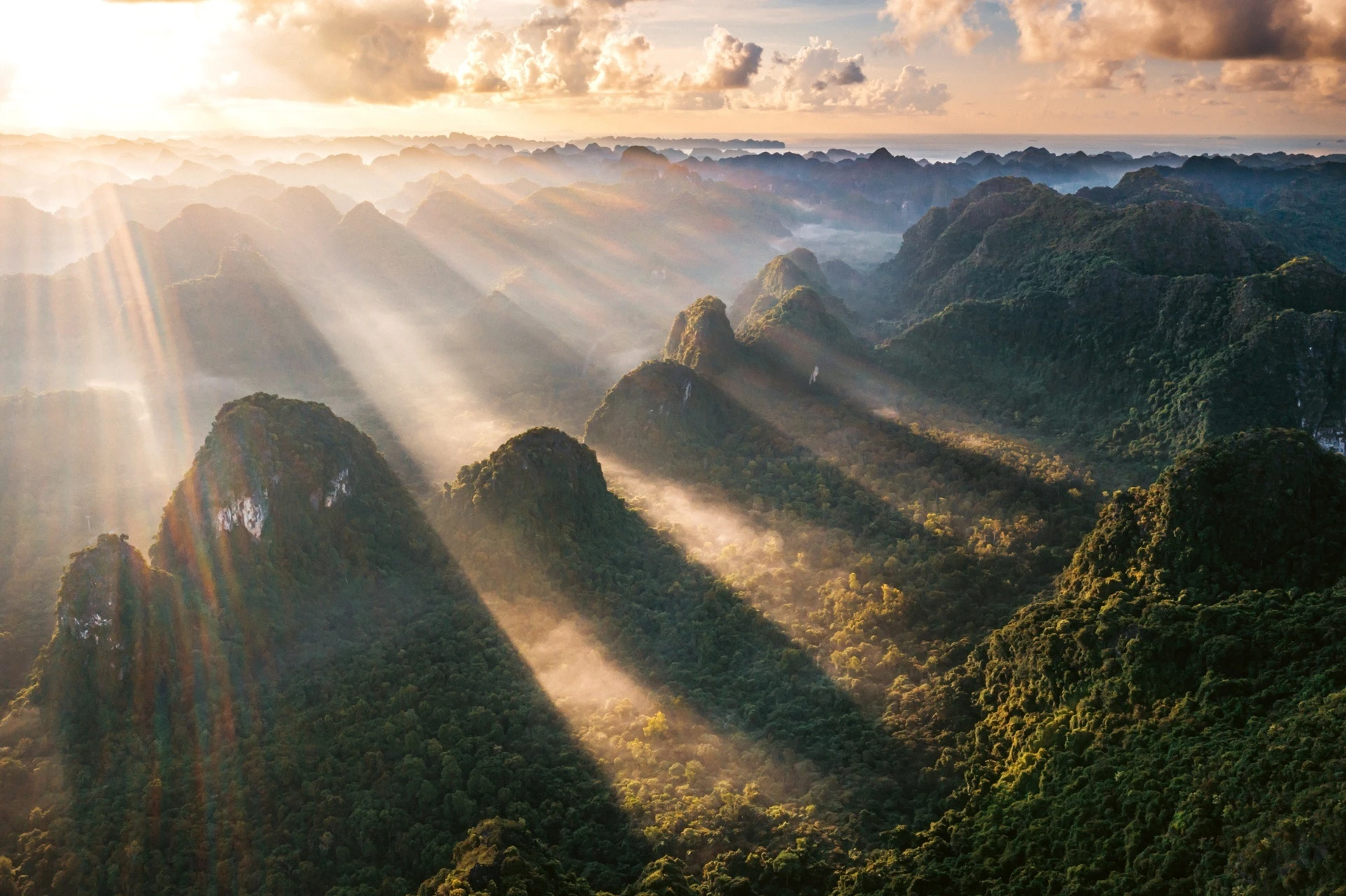 Đảo Ngọc miền Bắc có gì đặc biệt khiến du khách mê mẩn? - Hình 2