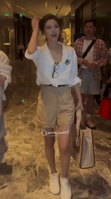 Triệu Lộ Tư không cao nhưng mặc gì cũng đẹp, đến áo sơ mi basic cũng cháy hàng theo cô - Hình 9