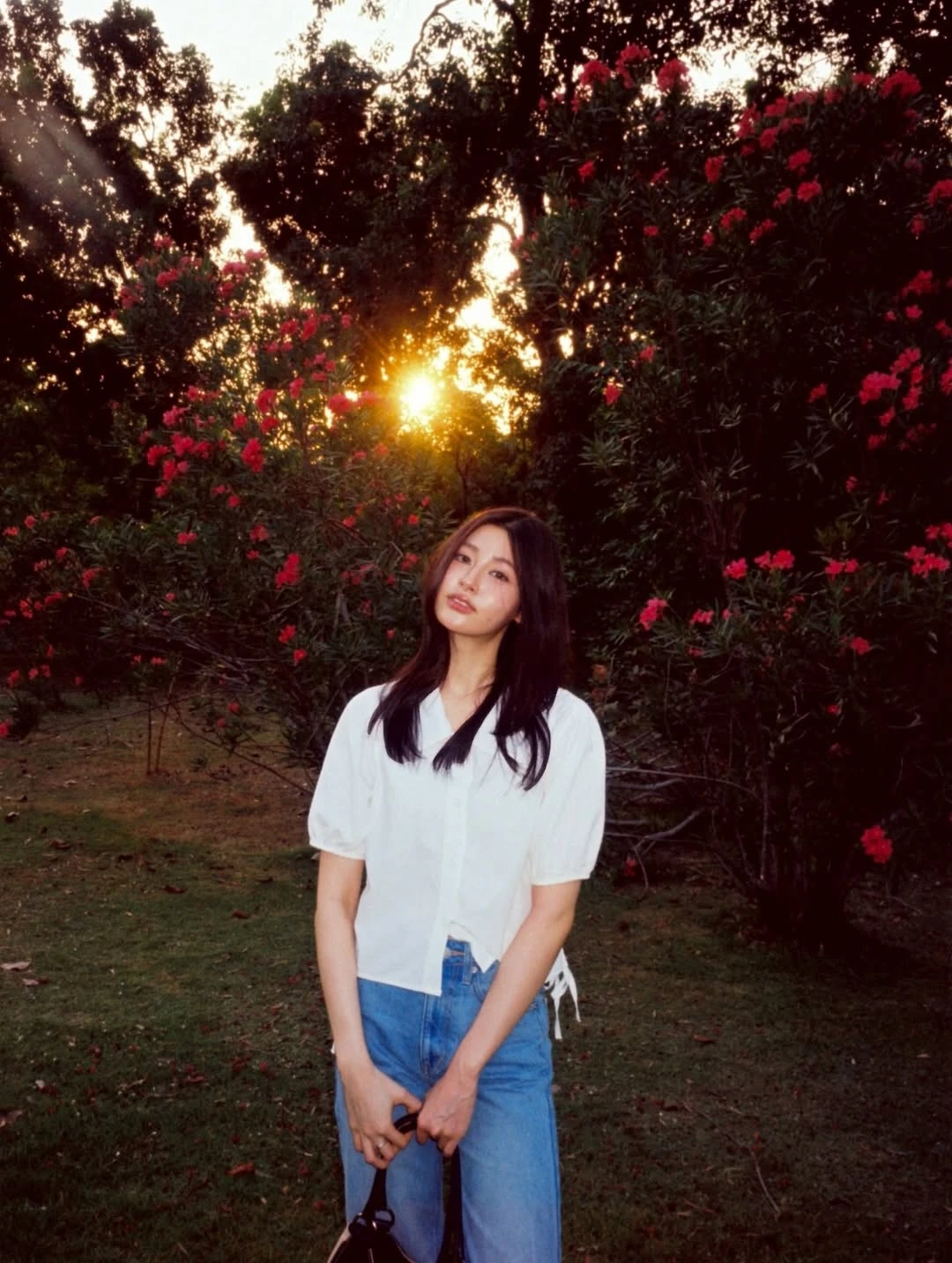 Áo sơ mi trắng, chìa khóa biến hóa đa phong cách cho nàng hiện đại - Hình 1