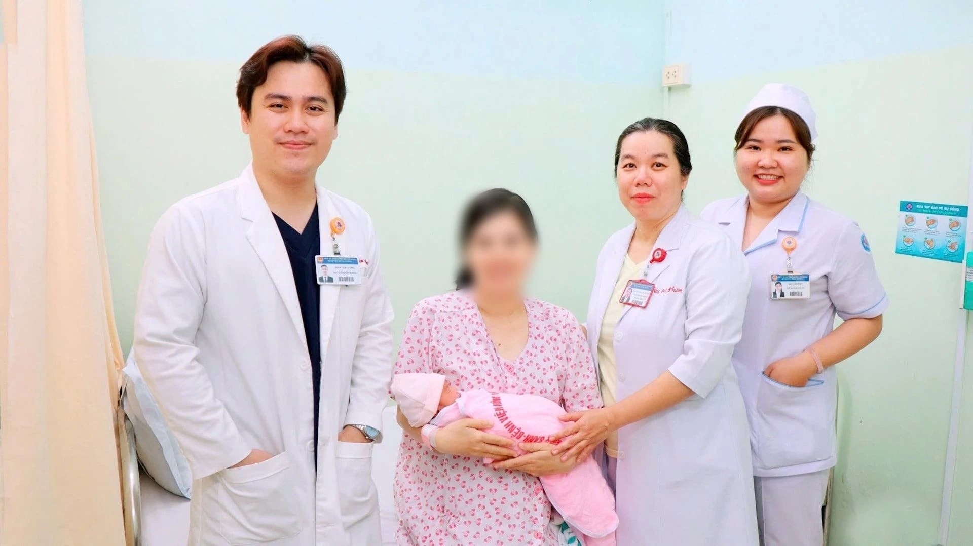 Mổ u xơ 1,1kg cứu sản phụ 35 tuần - Hình 1