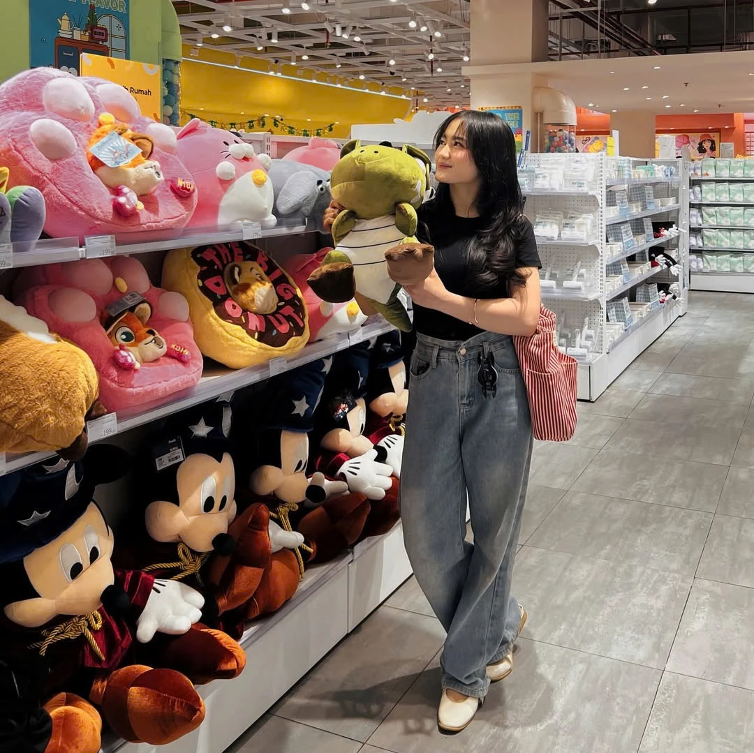 Tôn vòng eo thon gọn nhờ bộ đôi áo baby tee và quần ống rộng - Hình 3