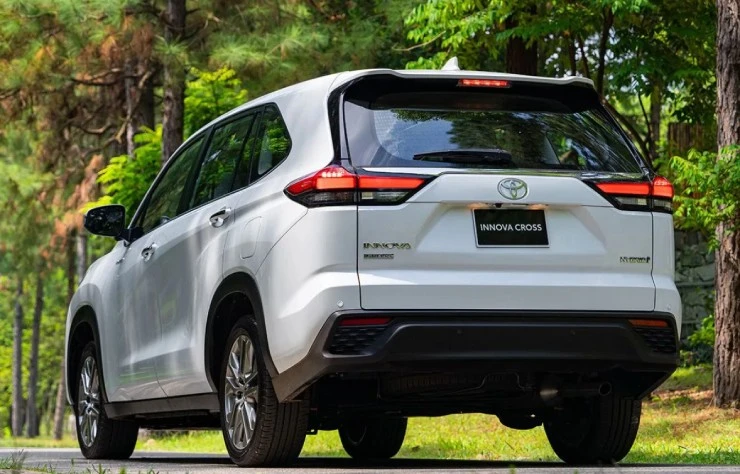 Toyota Innova Cross HEV có lợi thế gì so với các đối thủ cùng phân khúc? - Hình 5